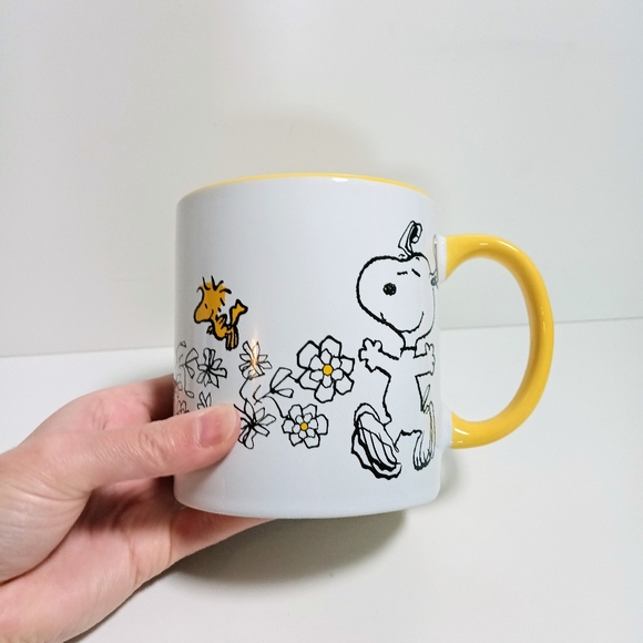 Peanuts Snoopy Woodstock Oversized Mug White and Yellow - Picture 3 of 7